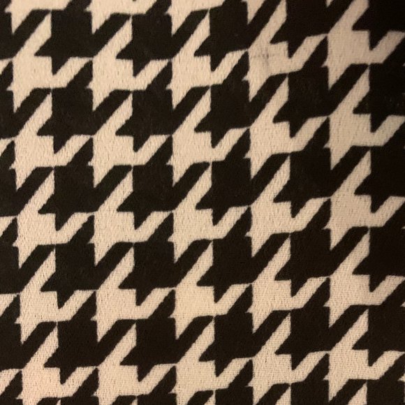 Dorothy Perkins Button Up in Houndstooth - Picture 3 of 7